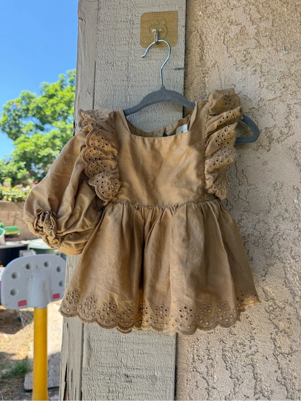 GAP Little Girl Tan Eyelet Flutter Sleeve Dress